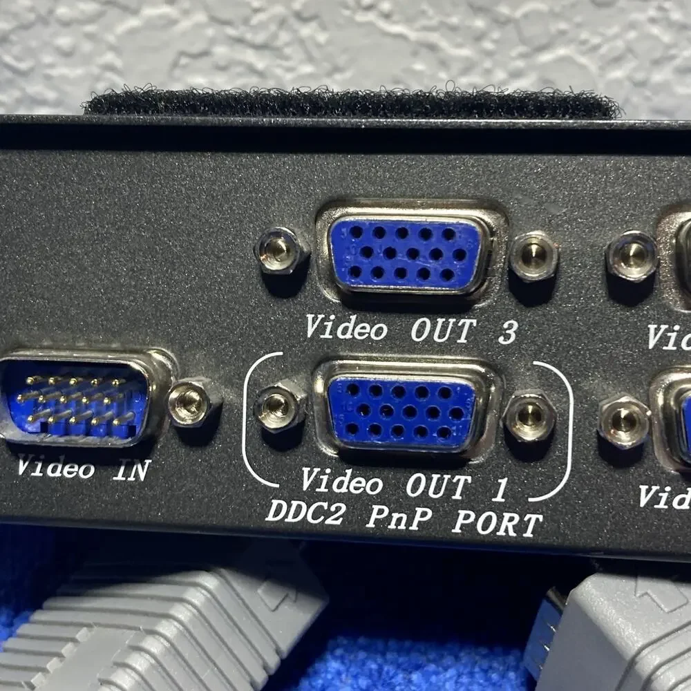 ConnectGear 4 Port Video Splitter CG25VS4, 250MHz